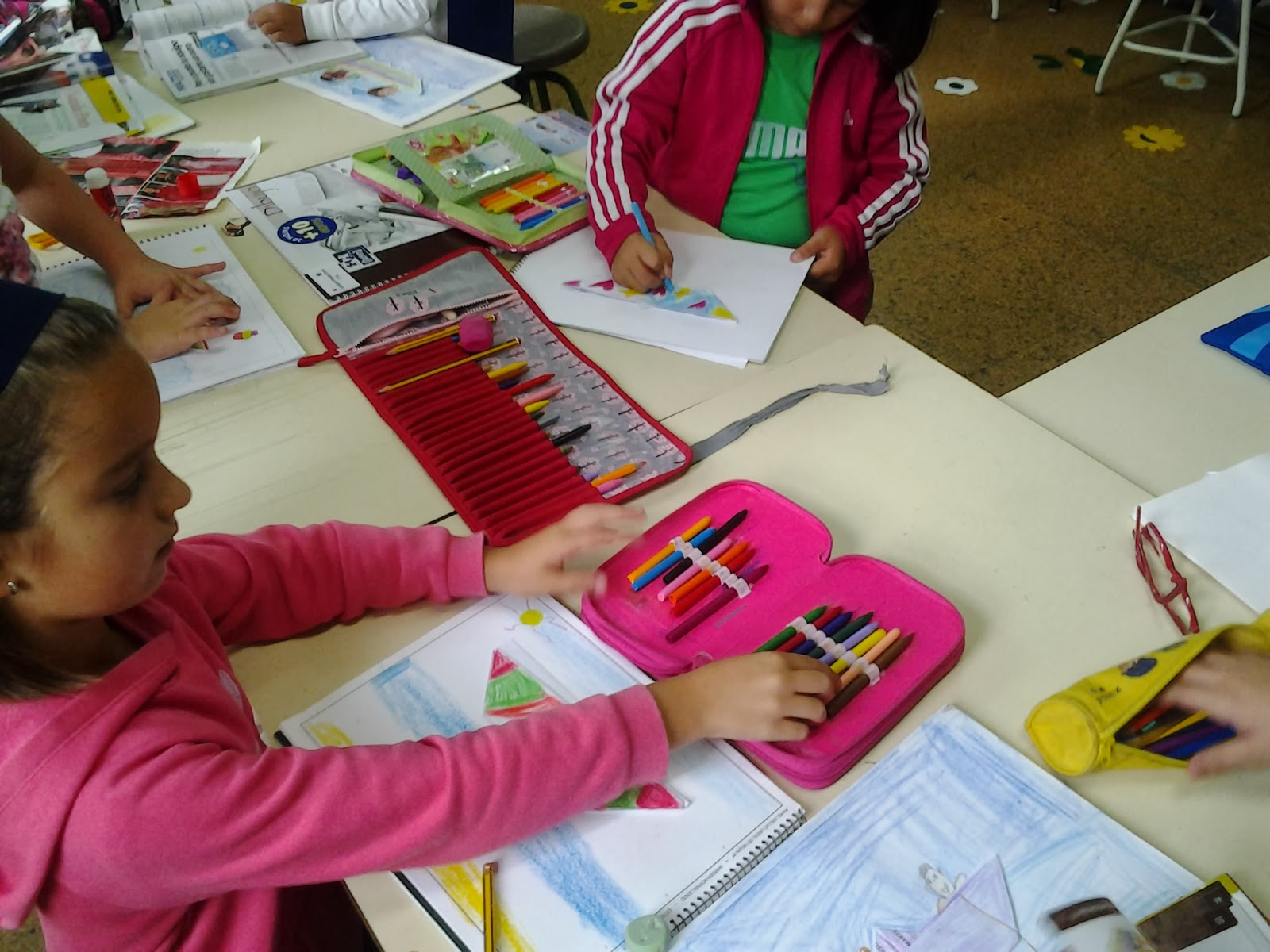 BASIC ORIGAMI: A boat saling in the ocean