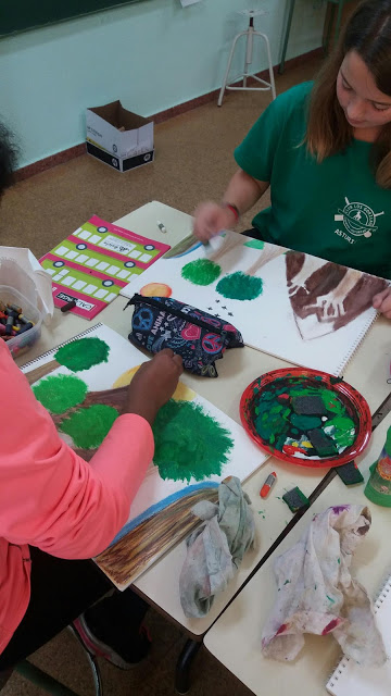 PAINTING WITH SPONGE